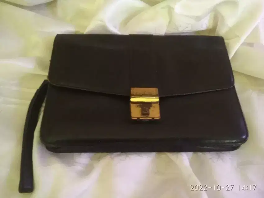 Clutchbag kulit warna hitam