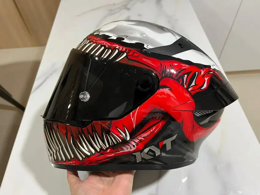 Helm KYT TT Course Venom Limited Edition