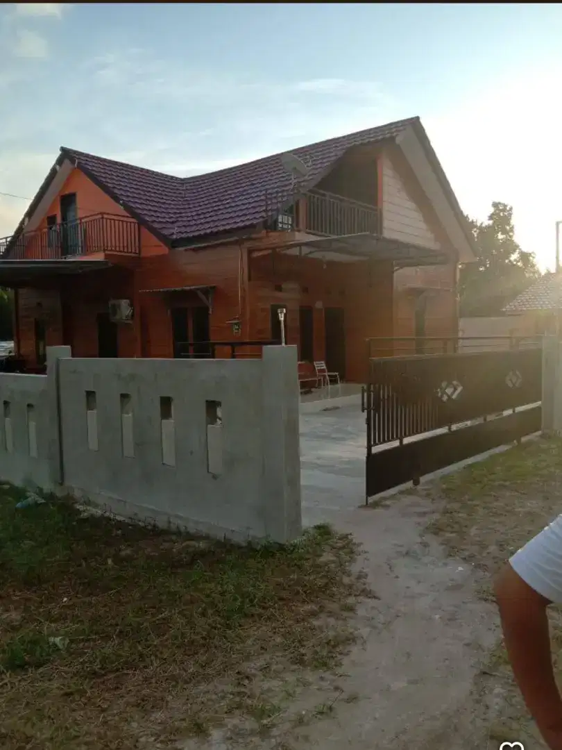 Di jual 2 rumah dalam 1 lahan ( bisa disewakan) di kota tanjung pandan