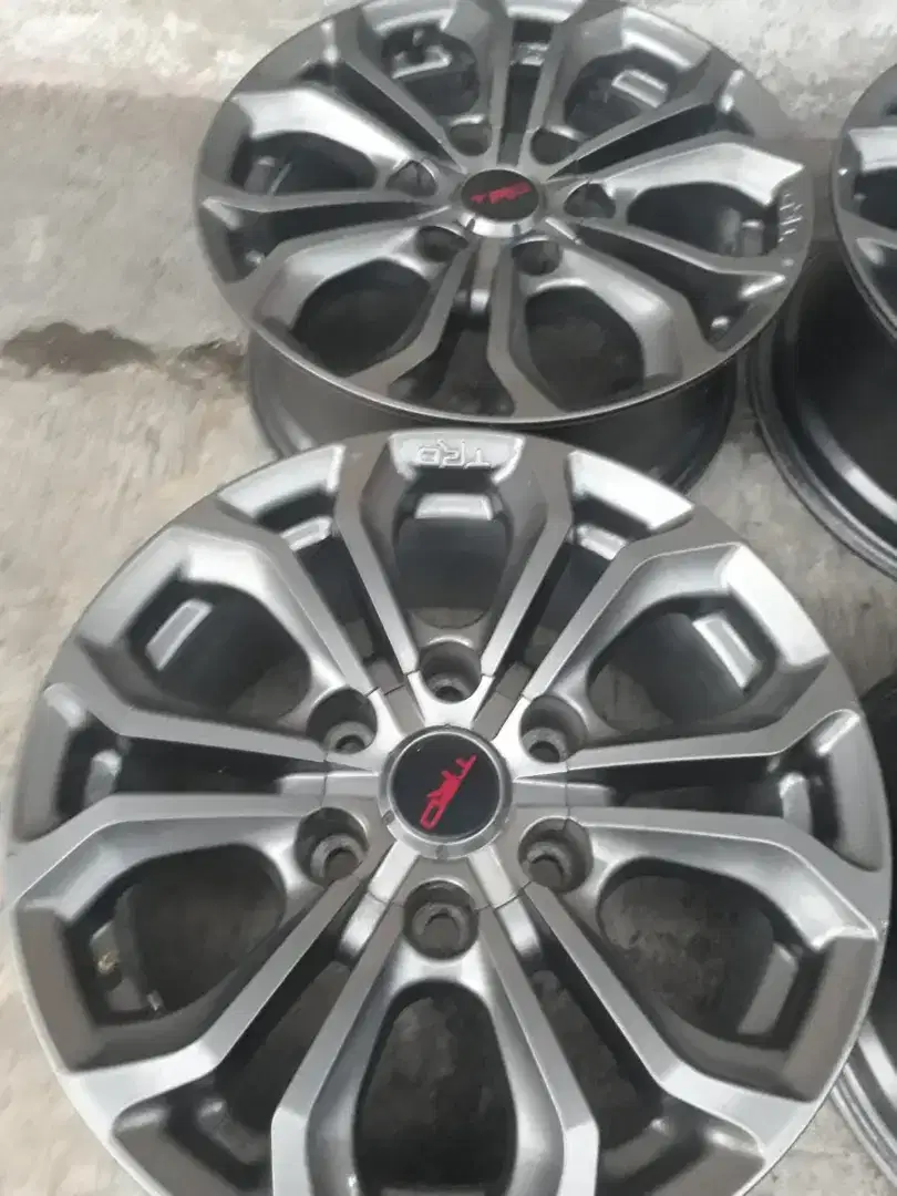 Velg Toyota Fortuner TRD R.17 ori