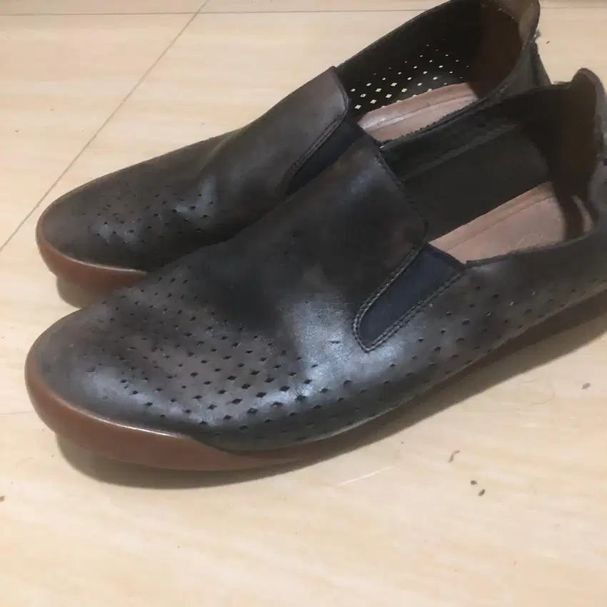 Sepatu Slip on CLARKS