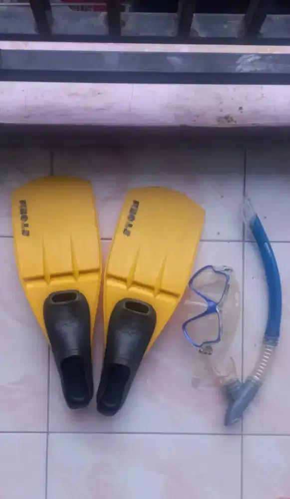 Alat diving dan snorkling