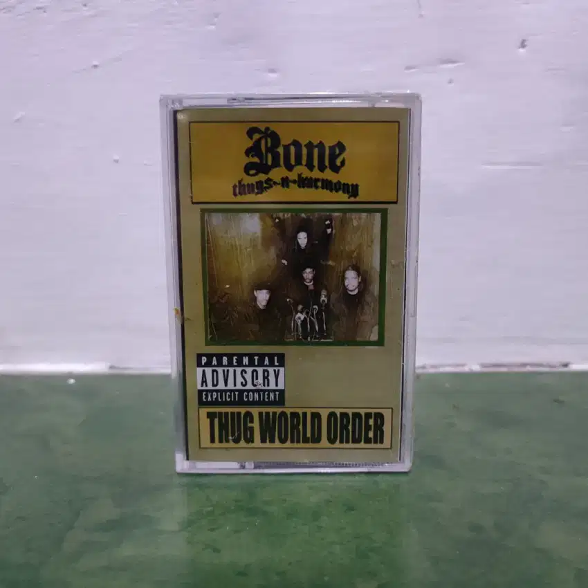 Kaset Pita BONE THUGS-N-HARMONY - Thug World Order (SEGEL)