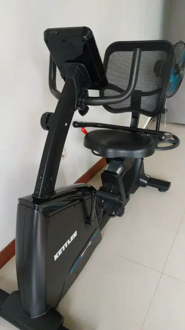 Jual: Kursi Roda Elektrik & Treadmill