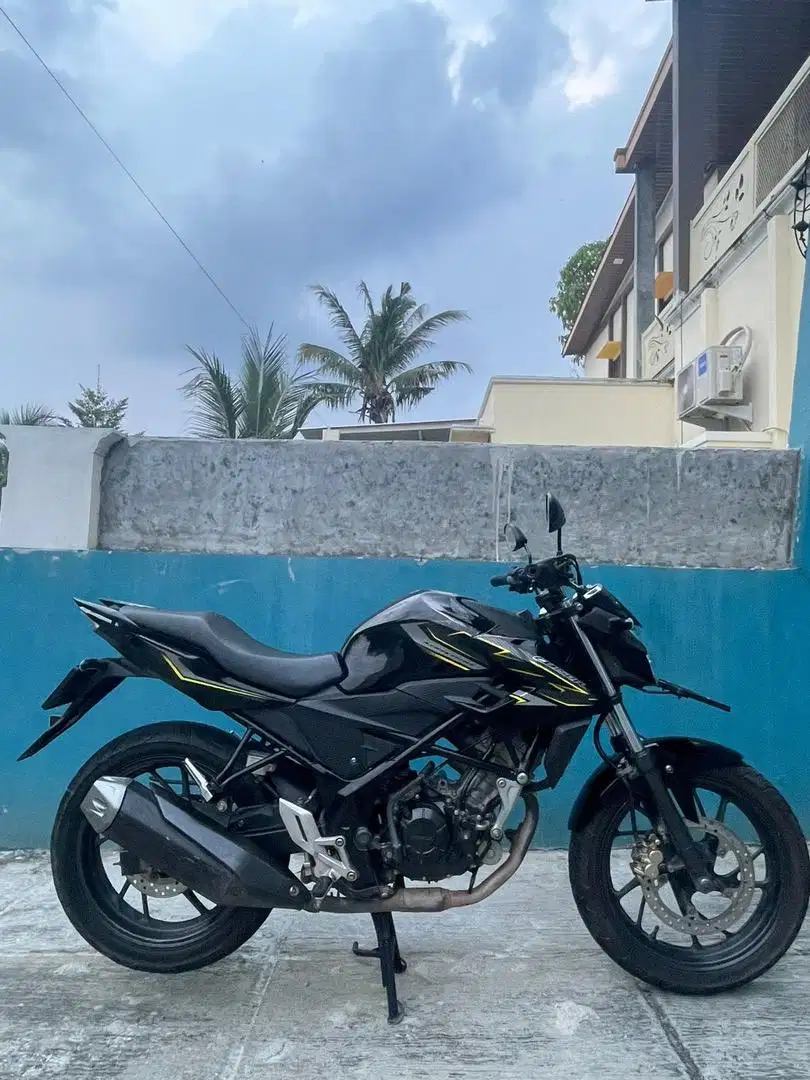 Motor Honda CB 150R Hitam Tahun 2018 Second