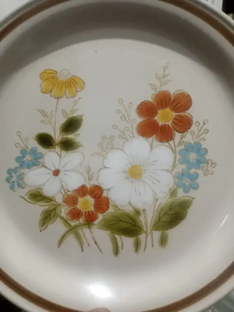 Piring Highland Floral Collection.