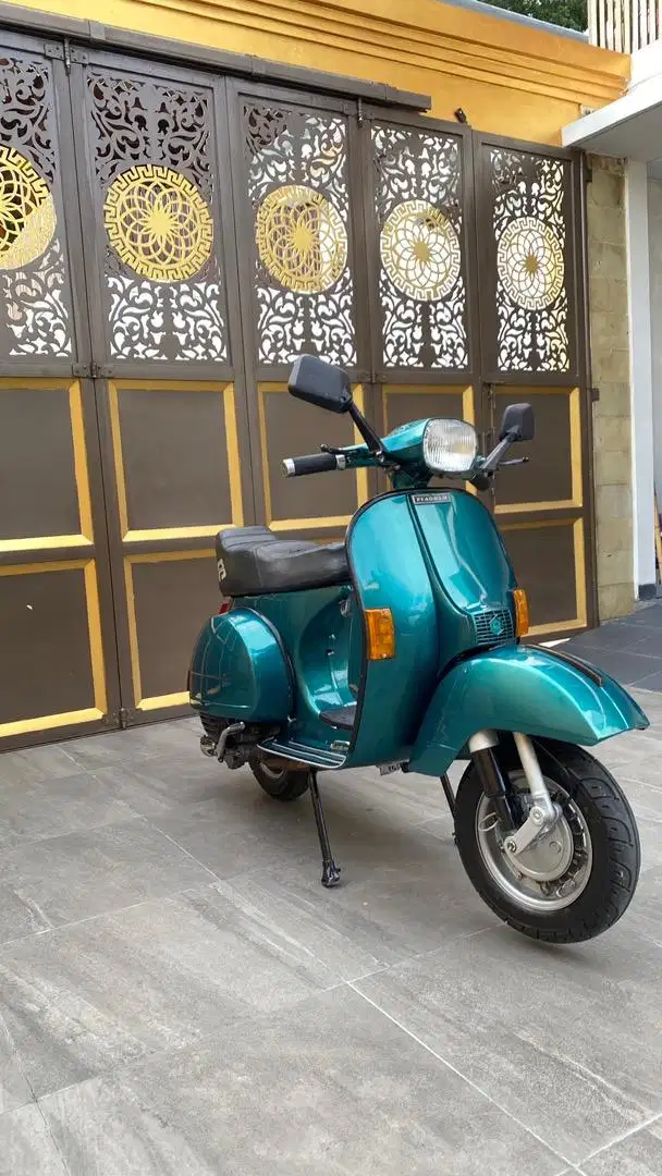 DIJUAL VESPA PX150EXCLUSIF