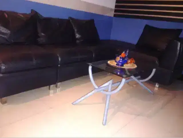 Obral Sofa Set Import Kulit Grade A Dengan Bantal Senderan Besar.