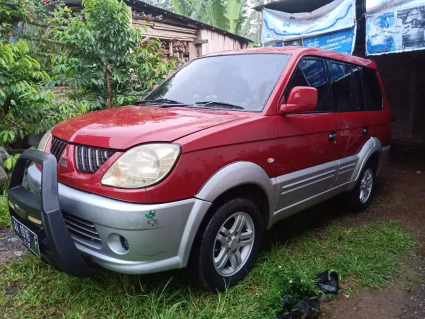 Dijual Mitsubishi kuda grandia bensin 2005 merah selver