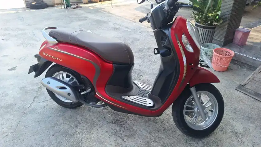 Dijual Scoopy 2023 Merah Doff mulus terawat