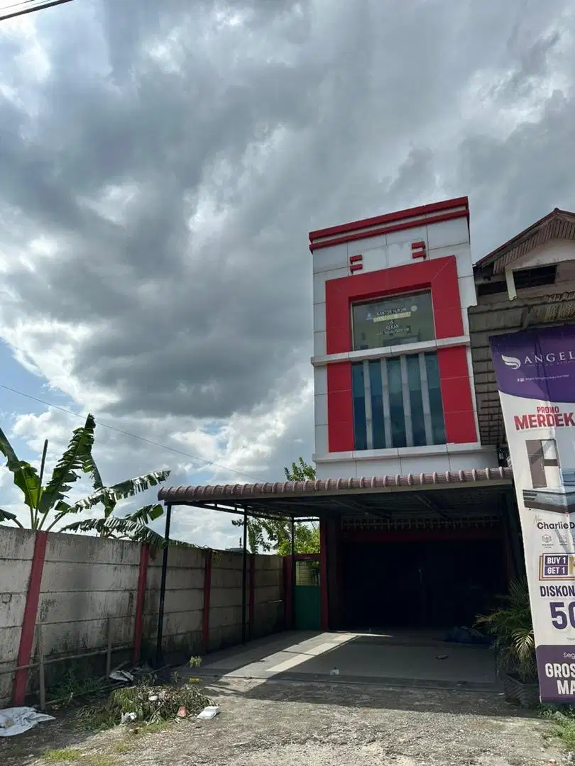 DIJUAL CEPAT RUKO 3 LANTAI LOKASI STRATEGIS DIPERSIMPANGAN LAMPU MERAH
