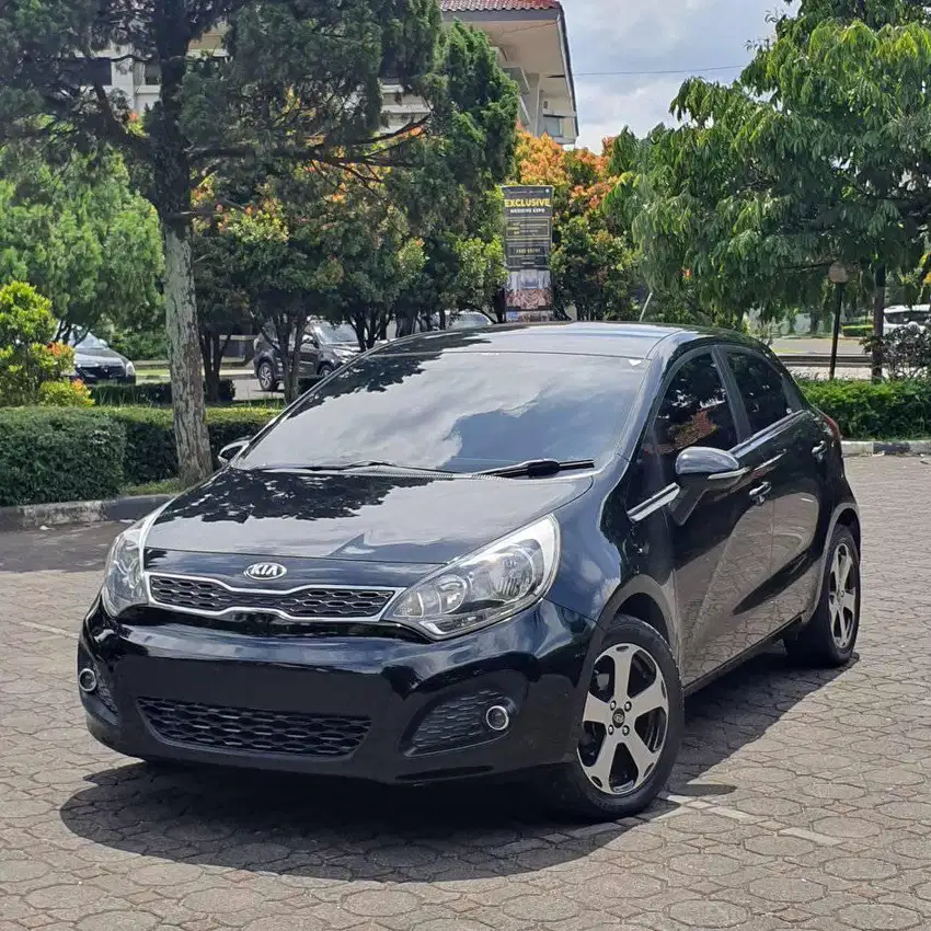 KIA RIO AT 2012 HITAM