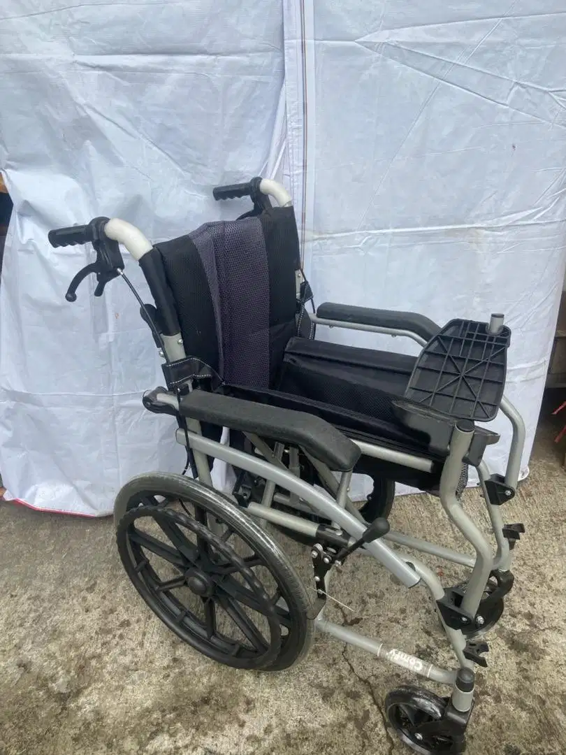 kursi roda (merk comfy wheelchair)