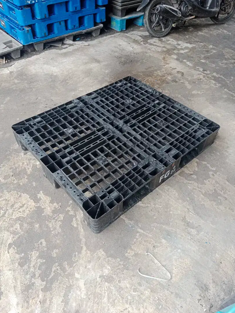 Supplier pallet plastik bekas murah palet plastik bekas siap pakai