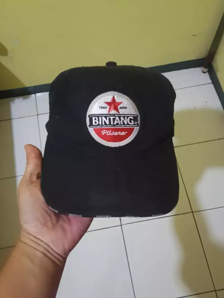 Topi pria bintang