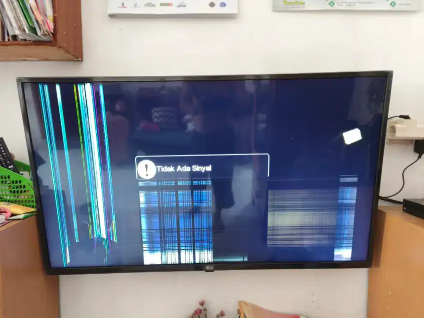 Tv Smart LG 43 in Pecah