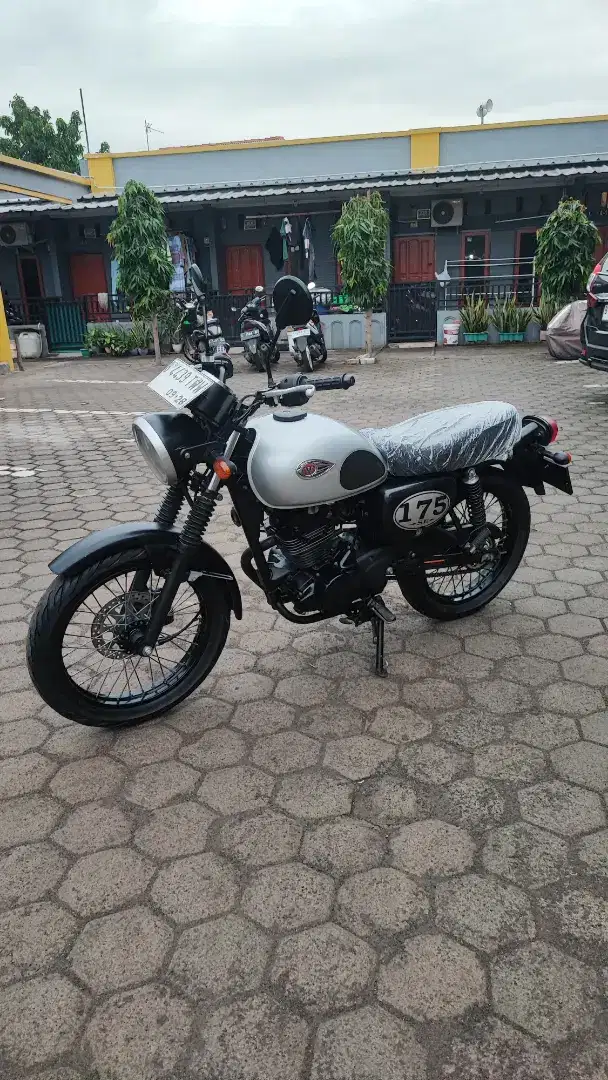 Kawasaki W175 SE 2018 murah full gress good condition