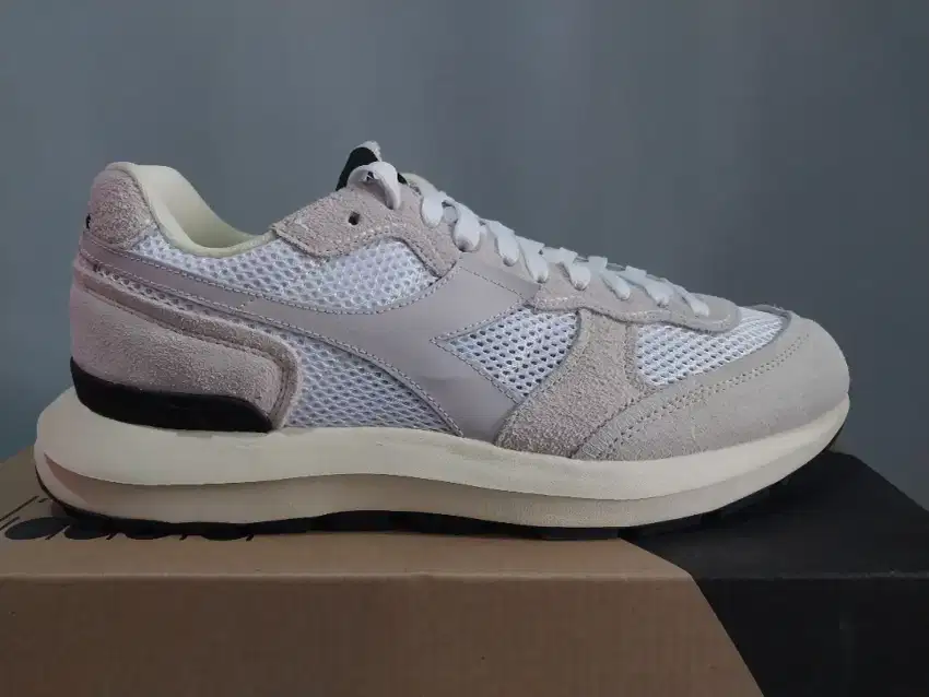 Sepatu diadora kulit suede