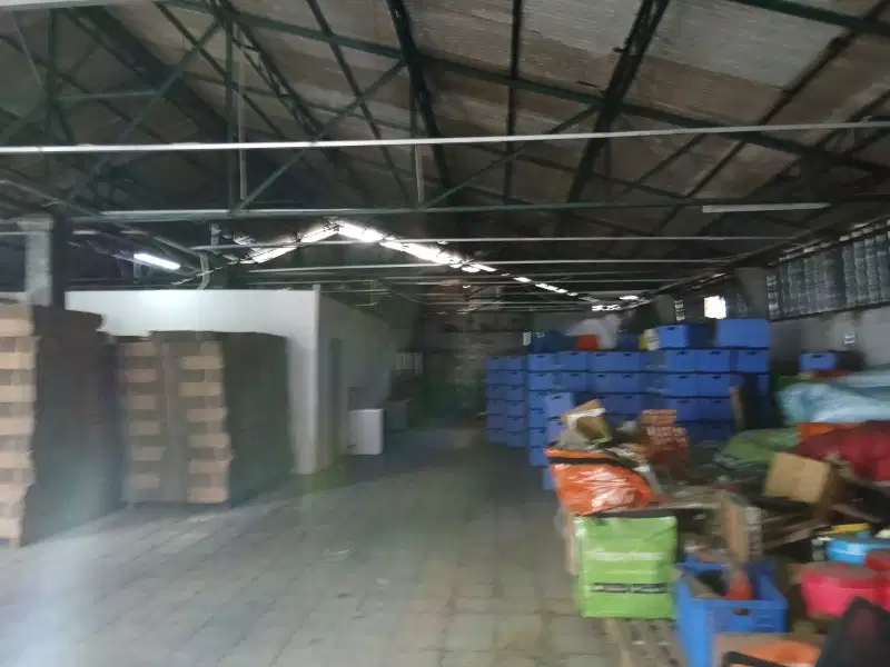 Disewakan gudang ex supermarket buah di jalan raya Kebayoran lama