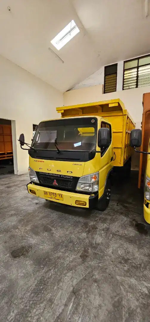 Di jual dump truk