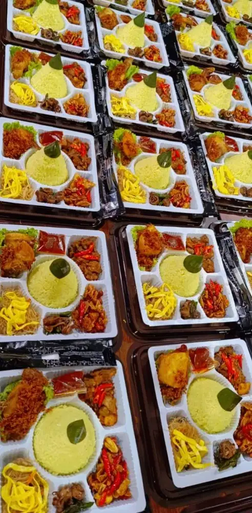 Tumpeng spesial nasi kuning untuk acara meeting kantor,syukuran,dll