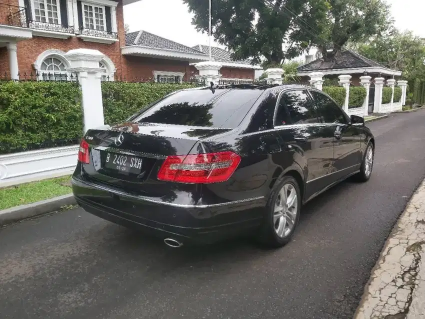 Mercedes Benz E300 avantgarde tahun2011 panoramic