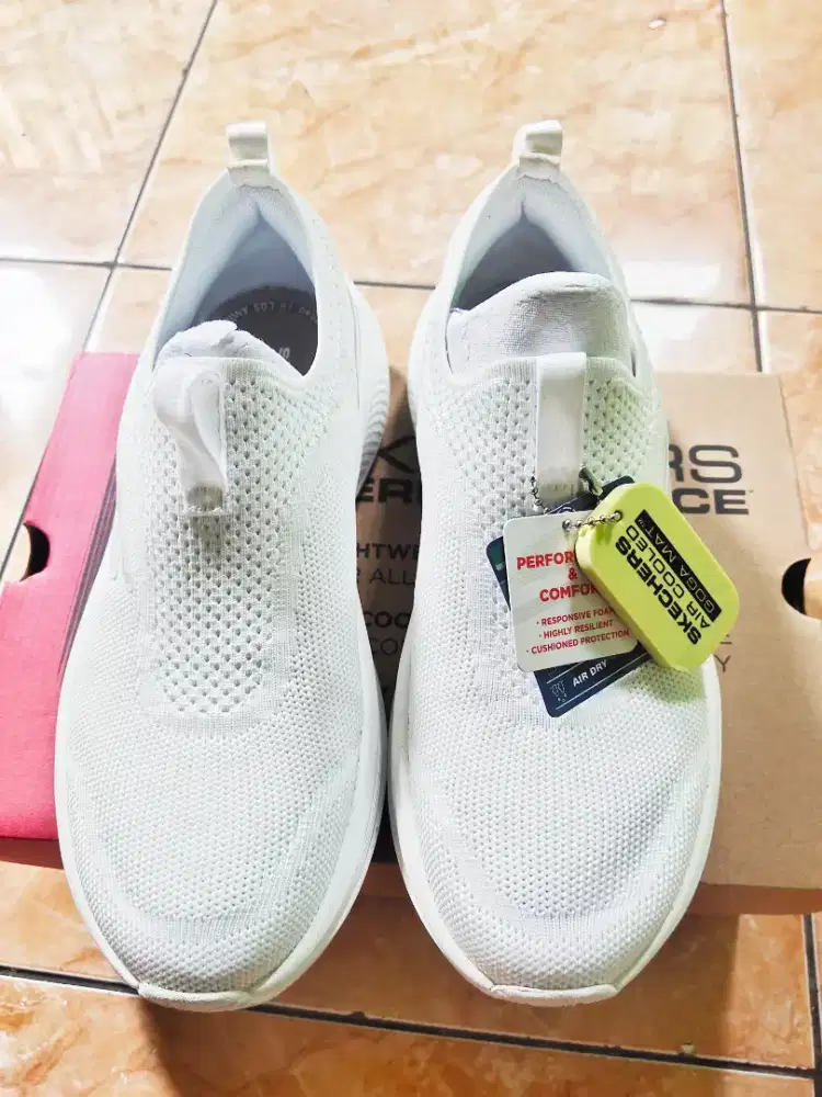 Jual cepat aja Sepatu Skechers wanita Baru warna putih Original