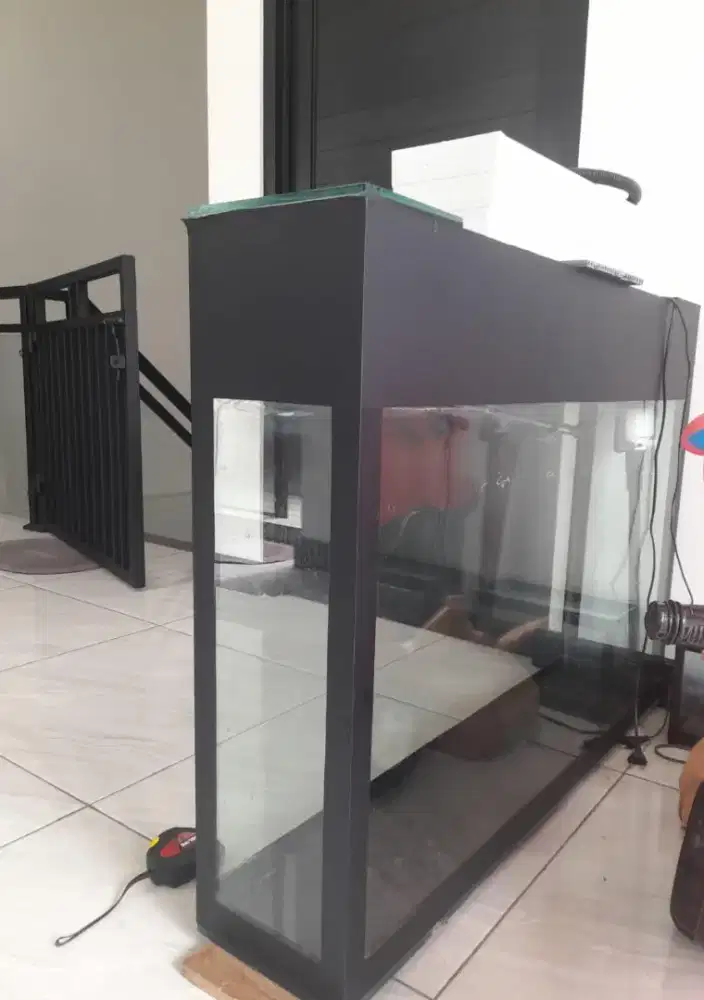 Akuarium teballl...kondisi bekas seperti baru