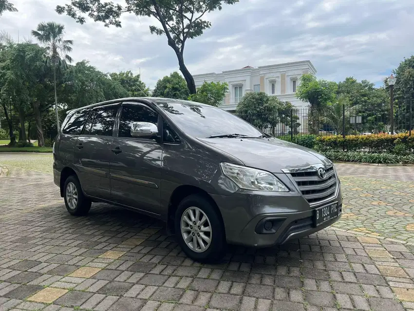 LOW KM 40rb!!! Toyota Kijang Innova 2.0 E MT 2015 - Abu-abu