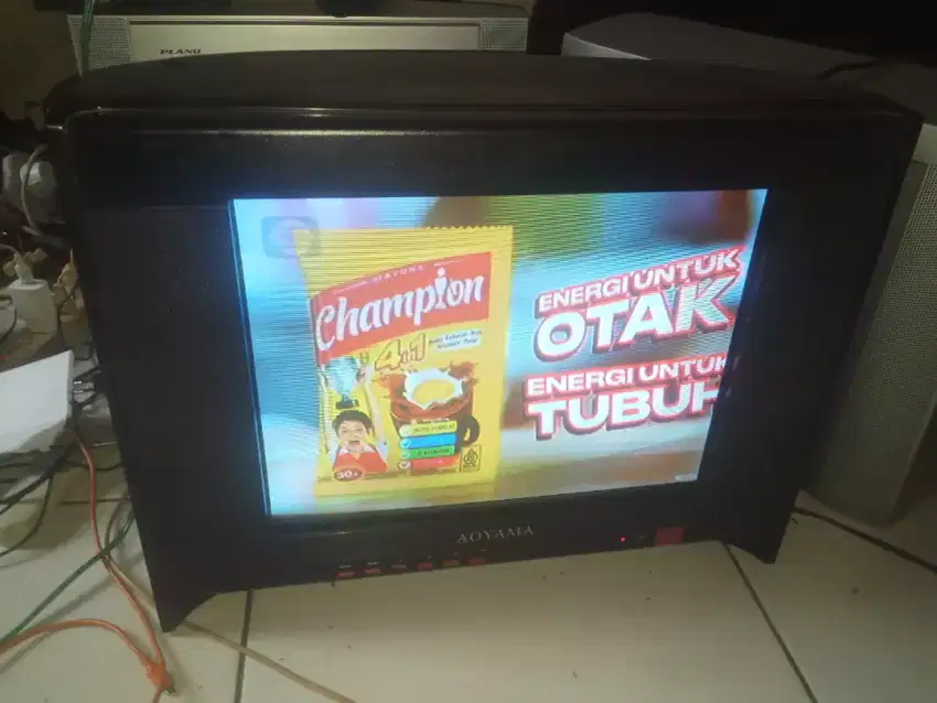 Tv tabung 17 inch flat aoyama+stb normal siap tonton nego tipis