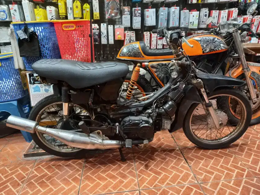 Bahan dijual motor suzuki crystal 110 1992 2 tak abu abu antik langka