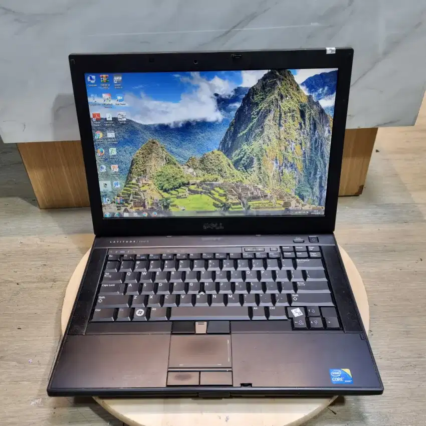 Laptop PELAJAR DELL05 aplikasi siap pakai FREE GAME