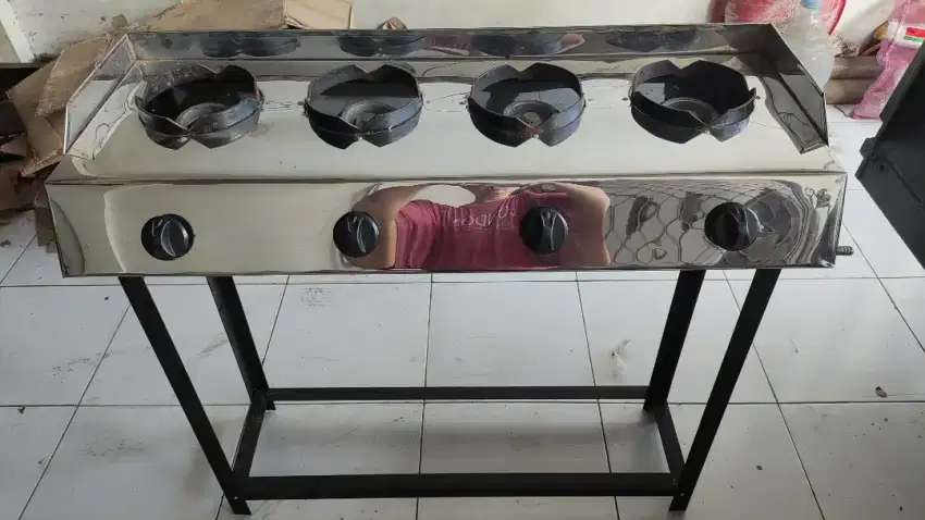 Kompor 4 tungku api