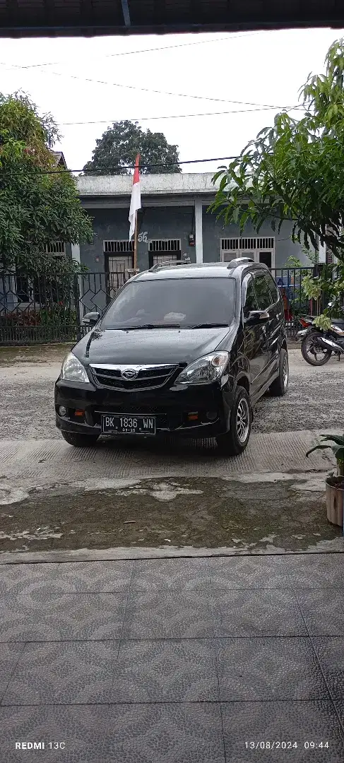 Xenia Xi 1300cc M/T warna hitam.