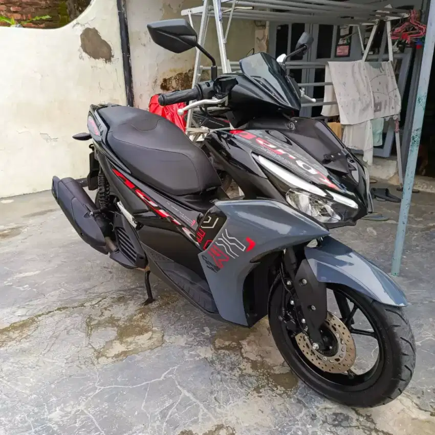 Yamaha New Aerox 2023 akhir Grey Black like new condition