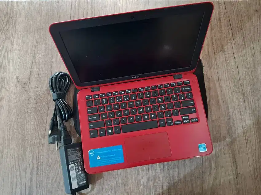 Netbook Dell Inspiron 11inch Merah