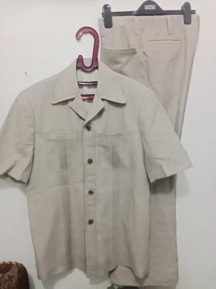 Setelan baju sapari buatan era 79/80 an L istimewa