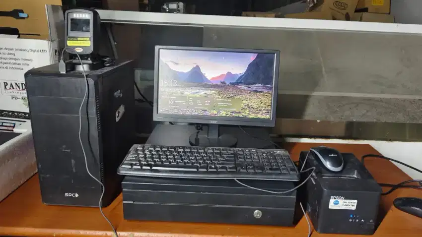 Satu set komputer kasir