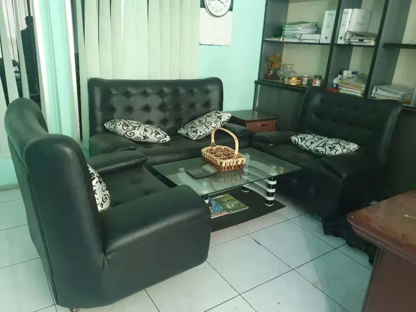 Di jual 1 Set sofa 2 1 1 plus meja kaca