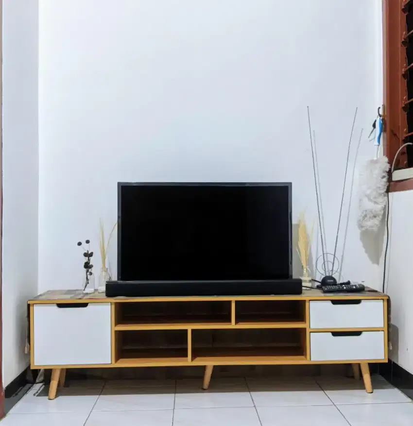 Smart TV LG 32 Inch + Rak Meja Minimalis