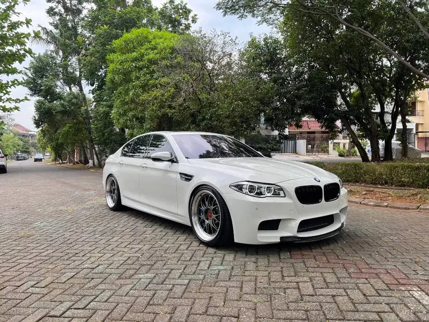 BMW M5 F10 2012 white putih BMW M5 2013 LCI Headlamp Akrapovic Stage 1