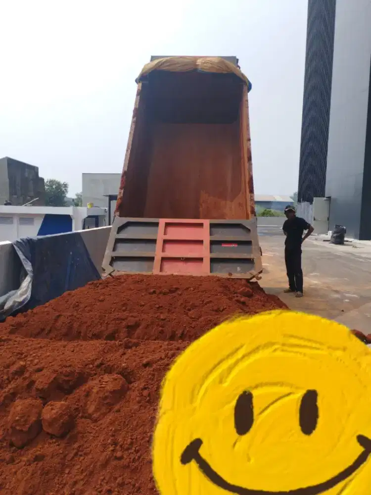 Tanah merah puing urug dan puing proyek