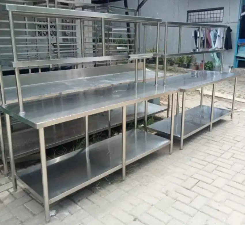 Meja 2 Susun  + Upper Shelf.
Uk. P 180 x L 70 x T 85 cm+
Upper Shelf