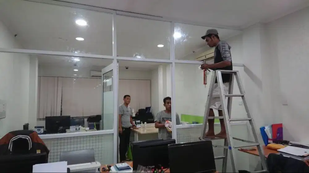 Pasang Sekat Partisi Gypsum + Kusen Jendela Pintu Alumnium +Kaca Polos