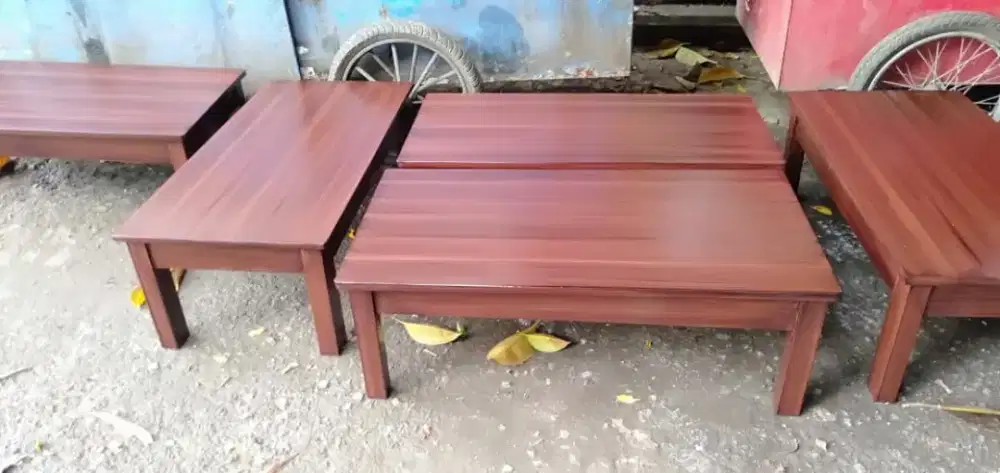 Meja lesehan serbaguna