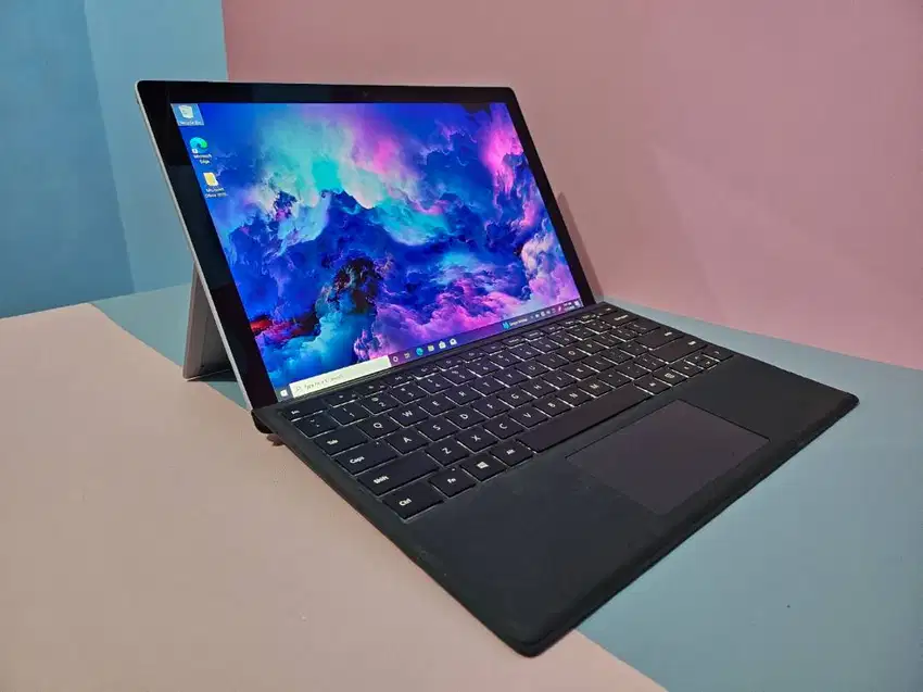 Microsoft Surface Pro 5 Core i5-7300U 256GB With Original Keyboard