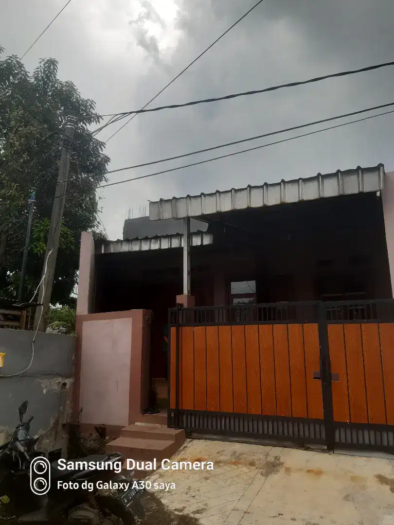 Dijual cepat rumah hook di vila tomang baru kutabumi