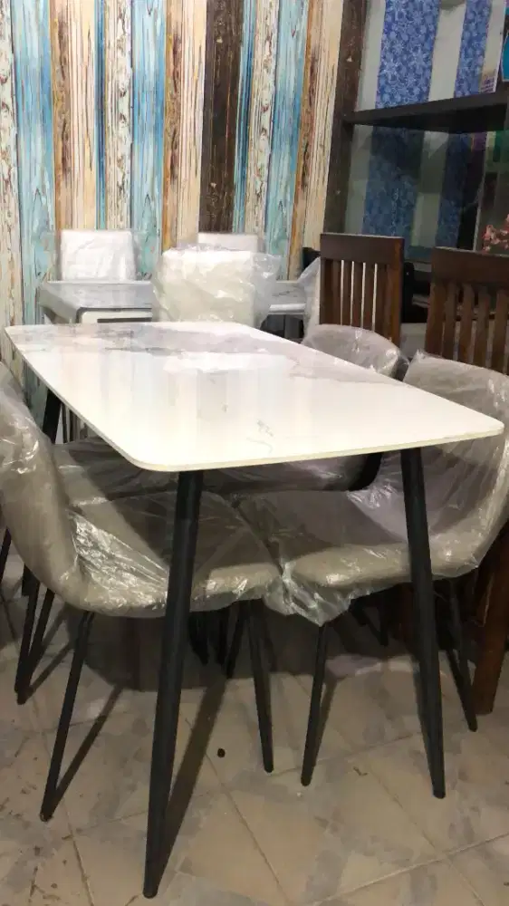 Maja. Makan 4 kursi bahan marmer kuat
