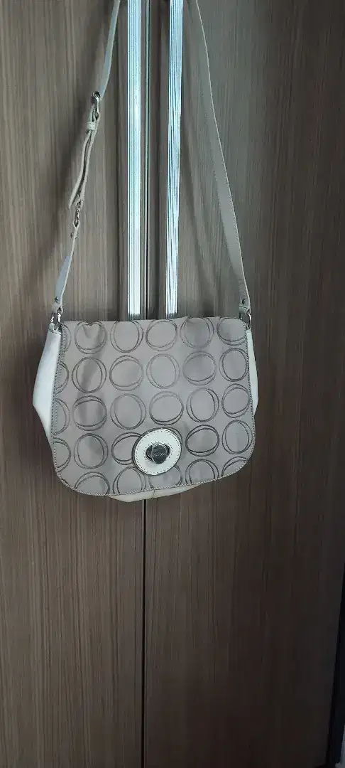 Tas wanita merk oroton