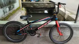 Sepeda BMX ukuran 20